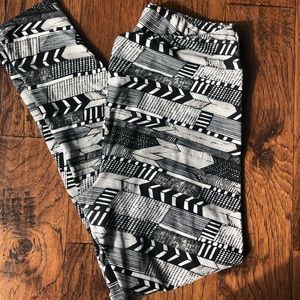 Black & White LulaRoe Tall & Curvy Leggings